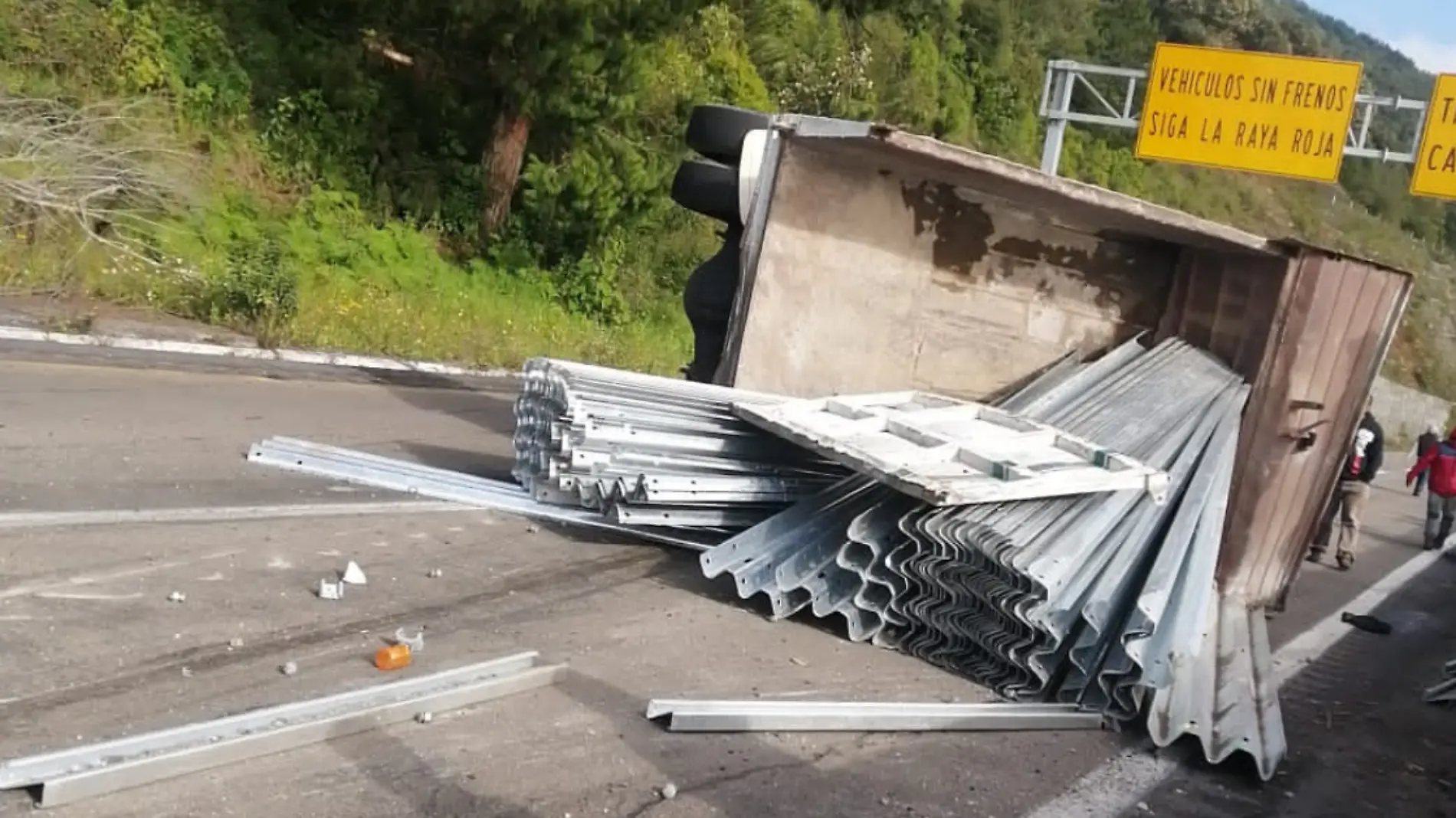 Cuatro personas sin vida y cinco lesionadas tras accidente en la autopista Puebla-Orizaba